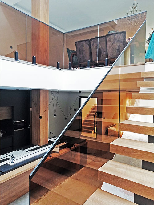 نرده و حفاظ شیشه ایی