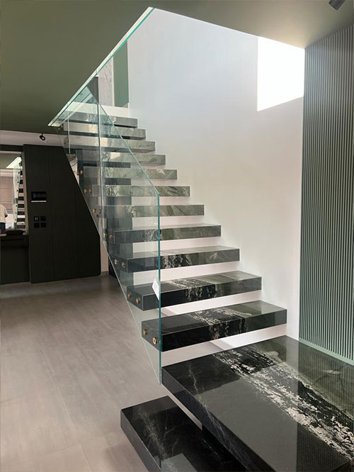 پله معلق سنگی مدرن