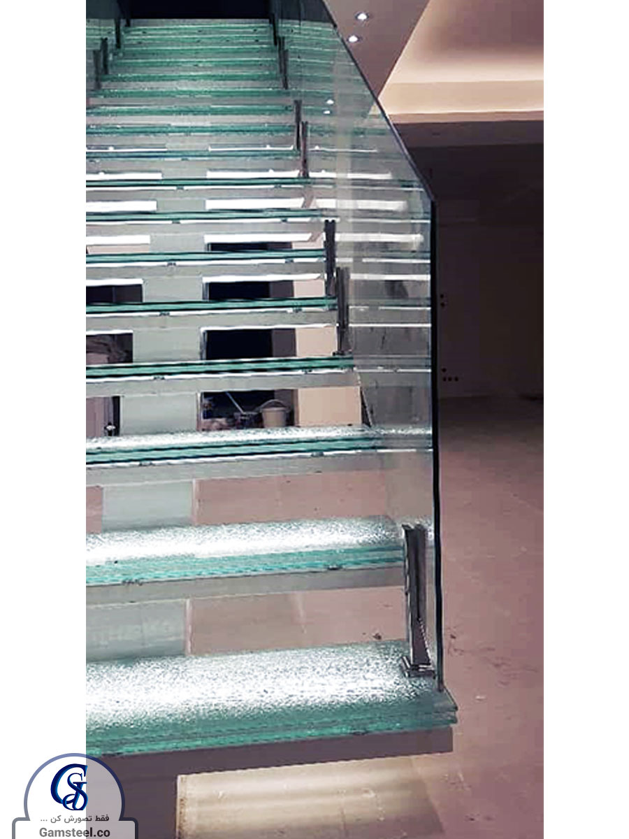پله نرده و کف شیشه ایی